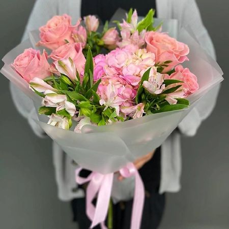 Букет живых цветов 4 СЕЗОНА Триобукет из гортензии, роз и альстромерий