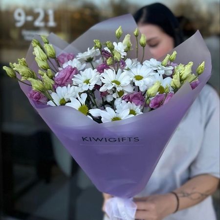 Букет живых цветов KIWIGIFTS Букет цветов живые хризантема, эустома