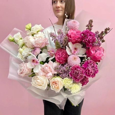 Букет живых цветов ЗАЦВЕТАЙ. ЦВЕТОЧНЫЙ БУТИК Премиум Букет «цветение вишни» с сиренью и орхидеями