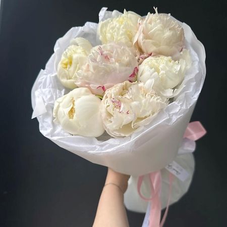 Букет живых цветов МАСТЕРСКАЯ КОРОЛЕВЫ ЛУИЗЫ Нежный букет из белых пионов