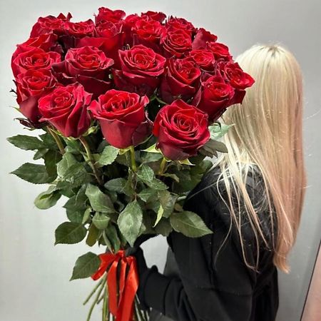 Букет живых цветов ANANAS FLOWERS Монобукет из красных роз 120см