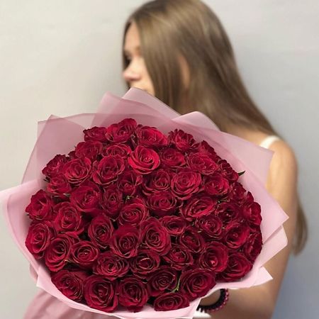 Букет живых цветов КОЛИБРИ ЦВЕТОЧНЫЙ САЛОН Букет из 51 розы Кения