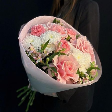 Букет живых цветов VIBE СТУДИЯ ЦВЕТОВ И ПОДАРКОВ Букет с французскими розами, альстромерией, диантусами и хризантемой