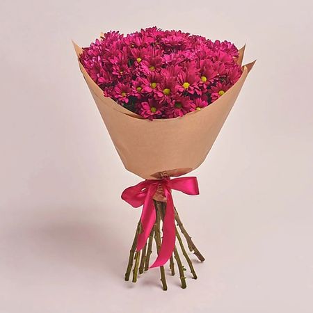 Букет живых цветов AZALIANOW ЦВЕТЫ. ПОДАРКИ. ДЕКОР Букет из 15 кустовых малиновых хризантем в крафт-бумаге