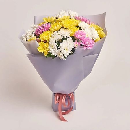 Букет живых цветов AZALIANOW ЦВЕТЫ. ПОДАРКИ. ДЕКОР Букет из 11 разноцветных кустовых хризантем в матовой упаковке