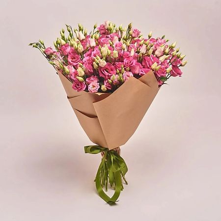 Букет живых цветов AZALIANOW ЦВЕТЫ. ПОДАРКИ. ДЕКОР Букет из 25 розовых лизиантусов в крафт-бумаге