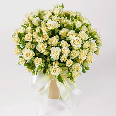 Букет живых цветов AZALIANOW ЦВЕТЫ. ПОДАРКИ. ДЕКОР Букет из 19 белых кустовых роз в коробке