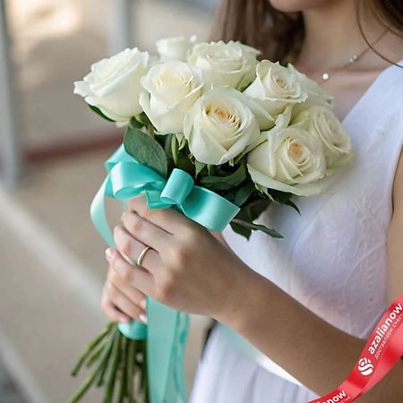 Букет живых цветов AZALIANOW ЦВЕТЫ. ПОДАРКИ. ДЕКОР Нежный букет из 9 белых роз 40 см
