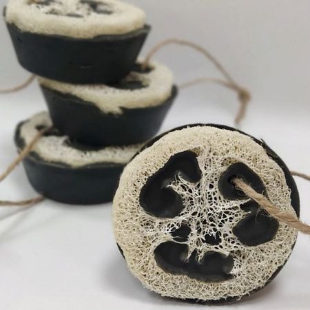 Мыло твердое SHUGGE Шунгитовое мыло с люфой