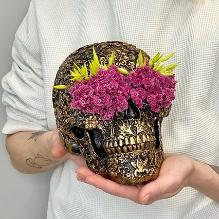 Букет живых цветов JULES FLOWER ATELIER Череп в цветах