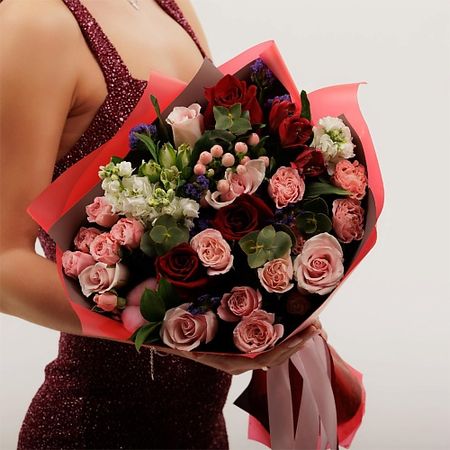 Букет живых цветов БУКЕТНАЯ ЛАВКА Гранатовый браслет