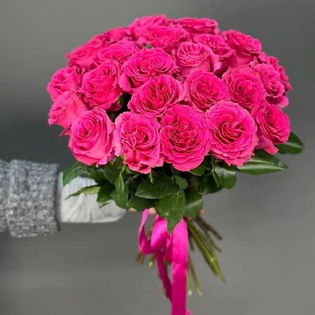 Букет живых цветов 4 СЕЗОНА Монобукет из 25 роз в ярко-розовой гамме