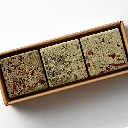 Бомбочка для ванны SOLACE Набор бомбочек для ванны Solace (3 шт) с солью, шиммером и сухоцветами