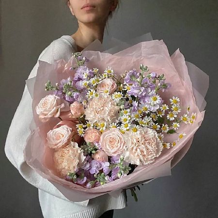 Букет живых цветов VERESK Авторский букет с пионовидными розами, ромашками и маттиолой