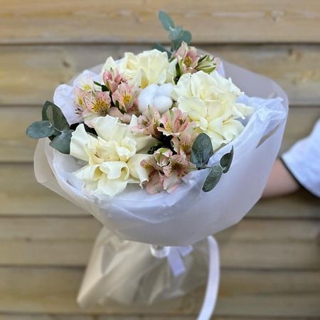 Букет живых цветов ДАРИ ЦВЕТЫ Пышный, нежный букет. Розы, альстромерии