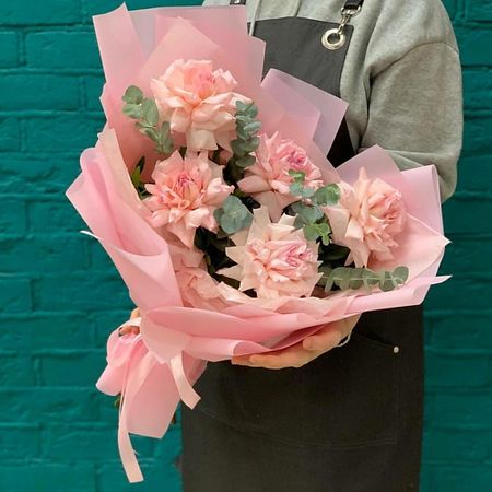 Букет живых цветов ДАРИ ЦВЕТЫ Букет из 5 розовых французских роз и эвкалипта