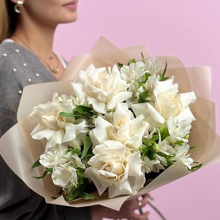 Букет живых цветов ДАРИ ЦВЕТЫ Белый букет из французских роз и альстромерий