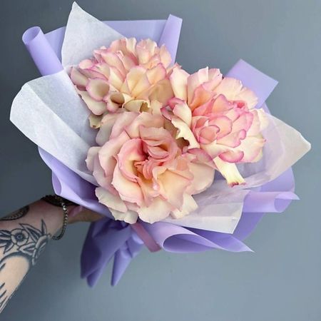 Букет живых цветов ДАРИ ЦВЕТЫ Монобукет из 3 французских роз