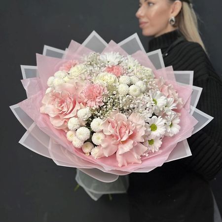 Букет живых цветов ДАРИ ЦВЕТЫ Нежный микс с французской розой и кустовой хризантемой