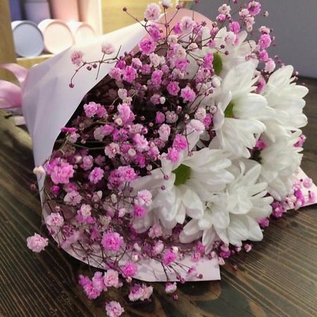 Букет живых цветов ДАРИ ЦВЕТЫ Гипсофила с хризантемой