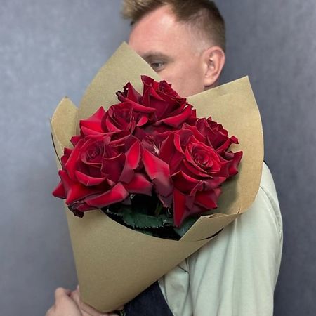 Букет живых цветов ДАРИ ЦВЕТЫ Букет из 5 красных французских роз Эксплорер премиум