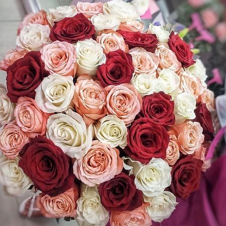 Букет живых цветов ДАРИ ЦВЕТЫ Букет из роз микс