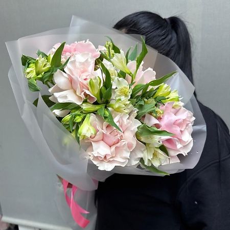 Букет живых цветов ДАРИ ЦВЕТЫ Французская Роза с альстромерией