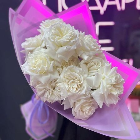 Букет живых цветов ДАРИ ЦВЕТЫ Моно из пышных белых роз