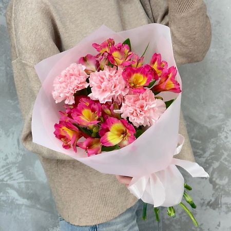 Букет живых цветов ДАРИ ЦВЕТЫ Сборный букет с альстромерий и диантусами