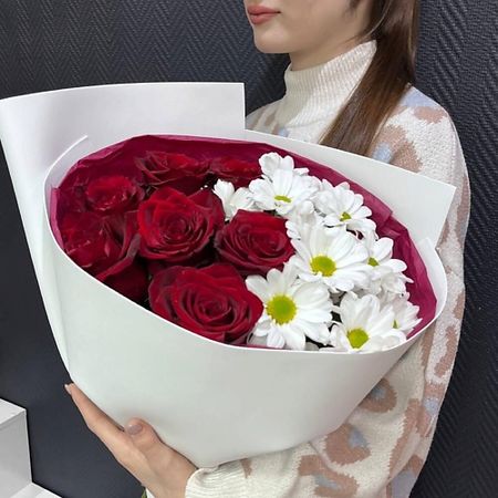 Букет живых цветов ДАРИ ЦВЕТЫ Дуо букет Ромашки и красные розы