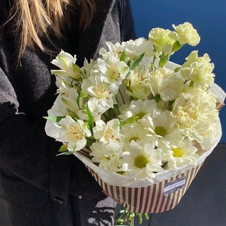 Букет живых цветов ДАРИ ЦВЕТЫ Букет «Нежный»