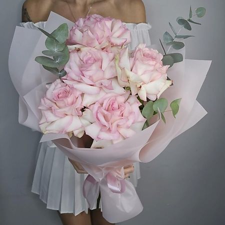 Букет живых цветов ДАРИ ЦВЕТЫ Букет французских роз с эвкалиптом