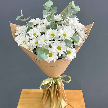 Букет живых цветов ЛАЙФБУКЕТ Букет из хризантем и эвкалипта 