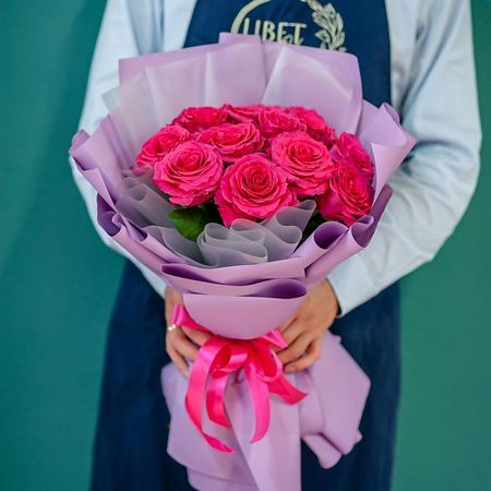 Букет живых цветов ЦВЕТНИК ЦВЕТЫ И ПОДАРКИ Букет из 11 ярких малиновых роз Эквадор