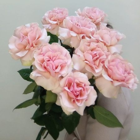 Букет живых цветов С ЛЮБОВЬЮ, РОЗА Букет из ажурных роз