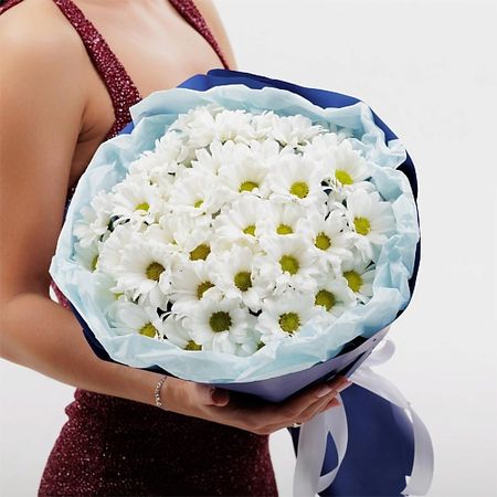 Букет живых цветов БУКЕТНАЯ ЛАВКА Хризантема в голубой упаковке