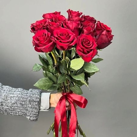 Букет живых цветов 4 СЕЗОНА Монобукет из 15 алых роз фиона уотт новинки модного сезона