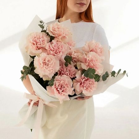 Букет живых цветов SORRYCH Букет из 11 французских, розовых роз с эвкалиптом