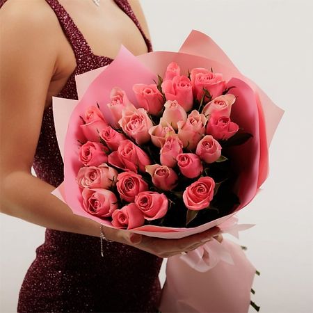 Букет живых цветов БУКЕТНАЯ ЛАВКА 25 розовых роз
