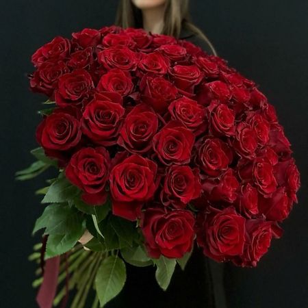 Букет живых цветов ДАМА ФЕЯ 51 элитная роза Эквадор