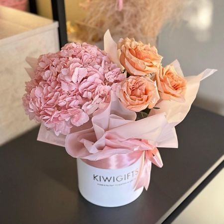 Букет живых цветов KIWIGIFTS Букет цветов живые Розы, Гортензия