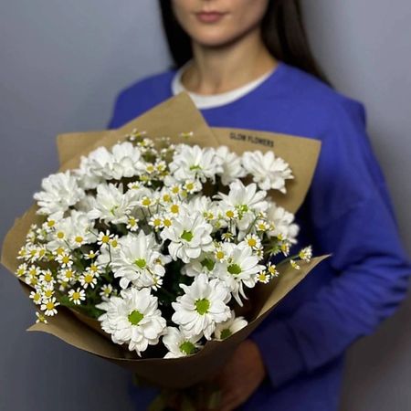 Букет живых цветов GLOW FLOWERS Букет кустовых хризантем и ромашки