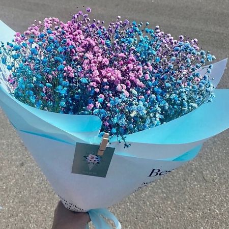 Букет живых цветов FLOWER ART HOUSE СТУДИЯ ФЛОРИСТИКИ И ДЕКОРА Монобукет из крашеной гипсофилы