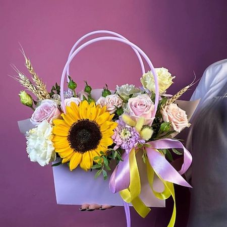 Букет живых цветов GLOW FLOWERS Композиция в сумочке