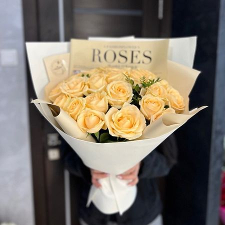 Букет живых цветов ARETAFLO ЦВЕТОЧНЫЙ САЛОН Моно-букет из 25 кенийских роз