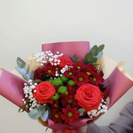 Букет живых цветов С ЛЮБОВЬЮ, РОЗА Букет яркий комплимент
