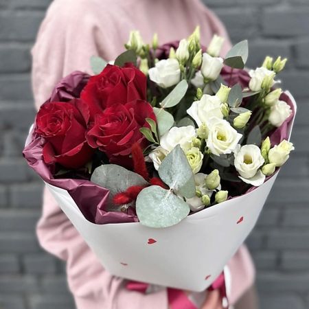 Букет живых цветов ЕЖЕВИКА Поцелуй любви моника али брак по любви