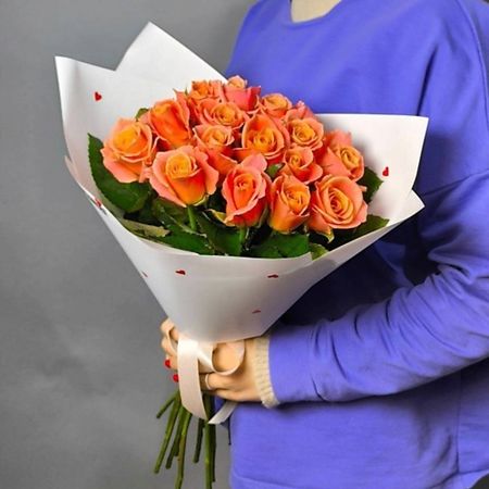 Букет живых цветов GLOW FLOWERS Монобукет из 15 оранжевых роз