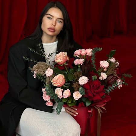 Букет живых цветов ШОПЕН Коробка «Престиж» с французскими розами