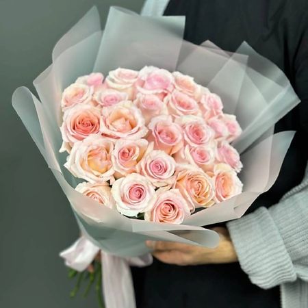 Букет живых цветов 4 СЕЗОНА Монобукет из 25 нежно-розовых роз